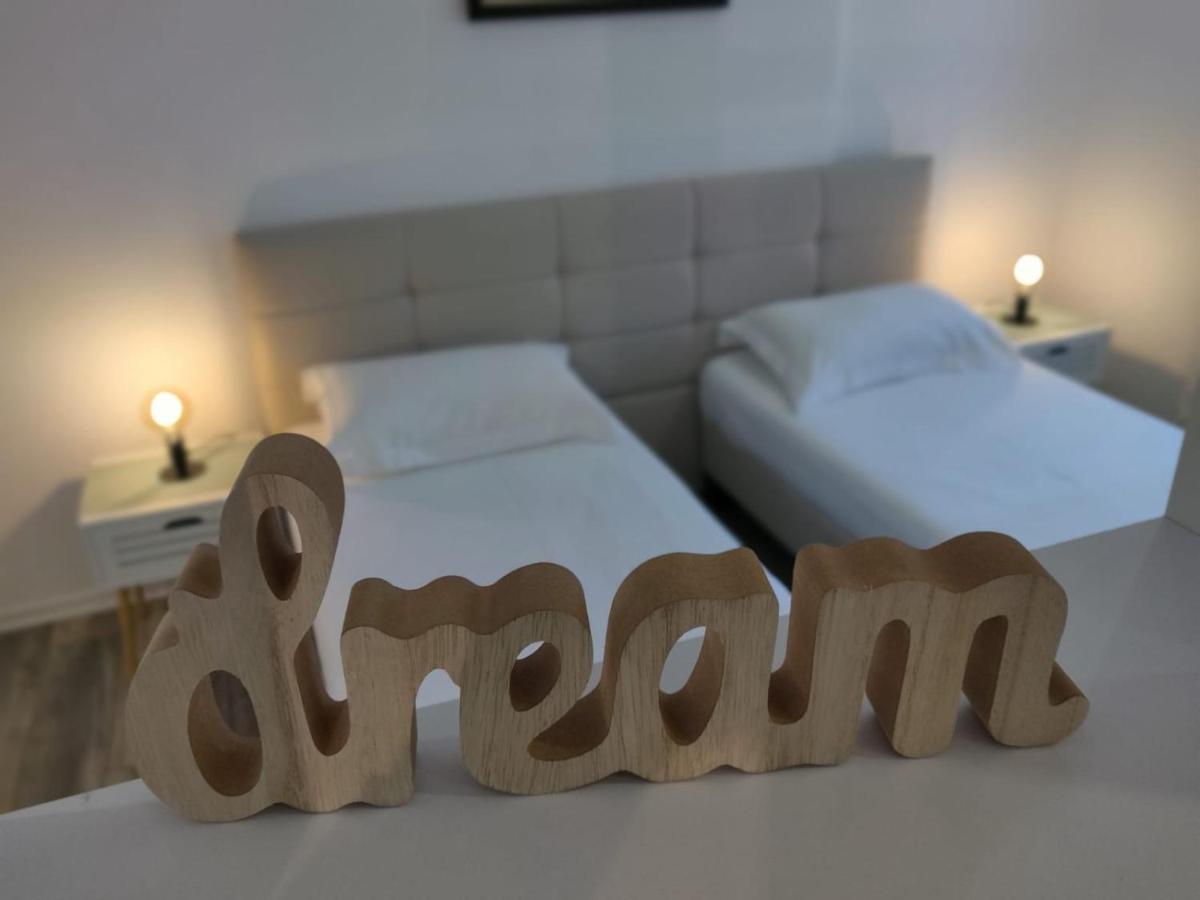 דורס E&A Apartments Guesthouse מראה חיצוני תמונה